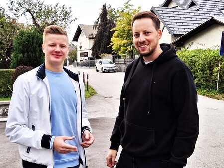 Glavna  organizatorja uspelega srečanja sta bila Žiga Grilc ( na desni) in  Andraž  Gerkman, pomagali pa so jima pri organizaciji tudi mladi iz te ulice.